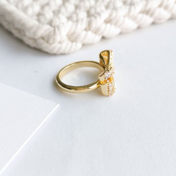 Kendra Scott Krista Gold White Mix Bow Cocktail Ring Size 7 - Picture 4 of 4